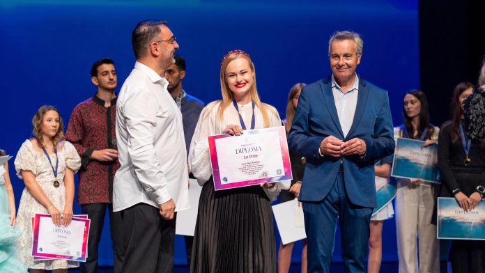 61lVLGNHU_vtLYIVmctZaPcyB5je2rclrOVeTfL8A4XErFVz30VJk7FdBq4uf4SCKAhSOR9Q9iUYItnOD2lsn5Um