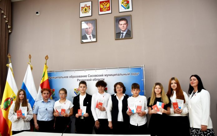 Семь юных сасовцев получили паспорта