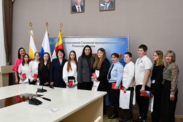 Девять юных сасовцев получили паспорта (1)