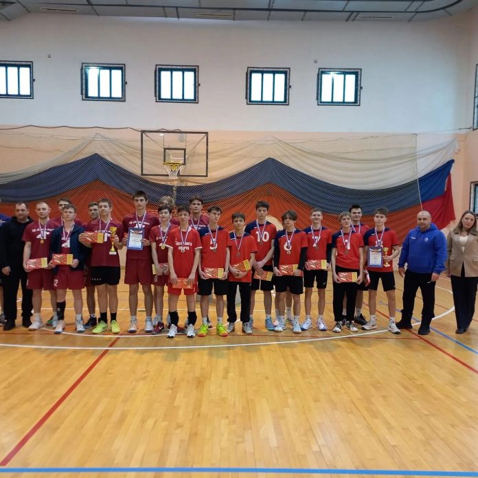 Команда сасовских волейболистов привезла золотые медали из Касимова (5)