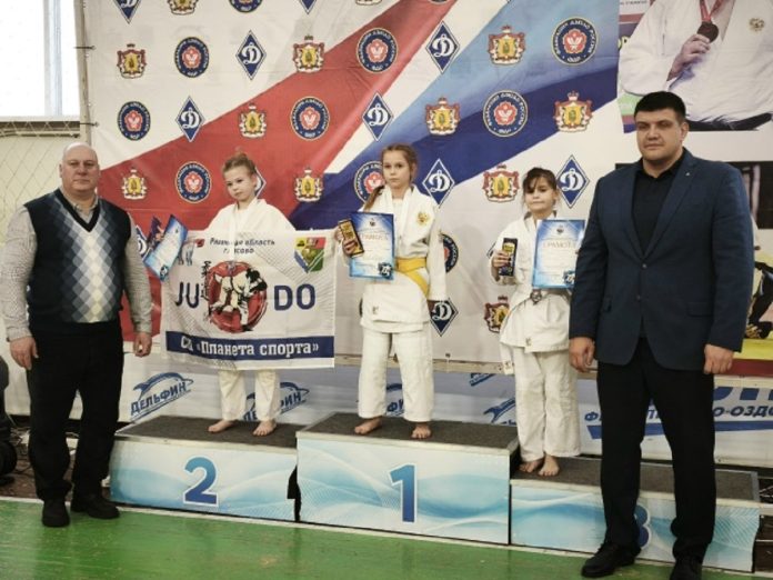 Сасовские дзюдоисты привезли золото из Новомичуринска (3)
