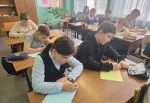 Ученики сасовской школы № 3 написали письма бойцам СВО