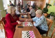 В Сасове для старшего поколения прошел турнир по шашкам