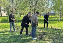 Студенты сасовского индустриального колледжа убрали территорию парка Пионеров