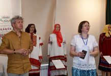 В Сасовском краеведческом музее работает выставка шедевров народного костюма Сергея Глебушкина