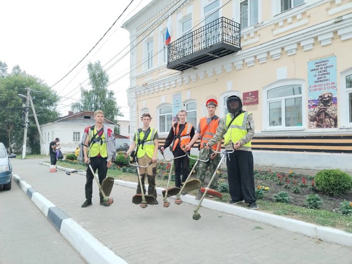 На летних каникулах в Сасовском округе служба занятости помогла временно трудоустроиться 294 школьникам (1)
